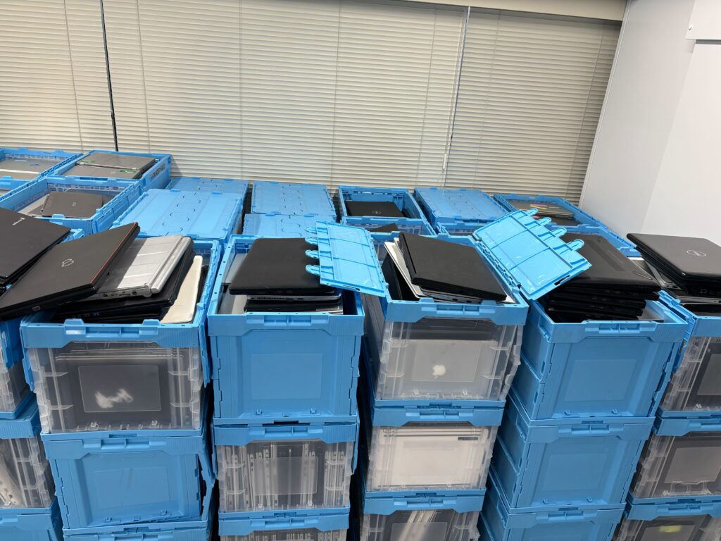 回収されたパソコンの処理工程