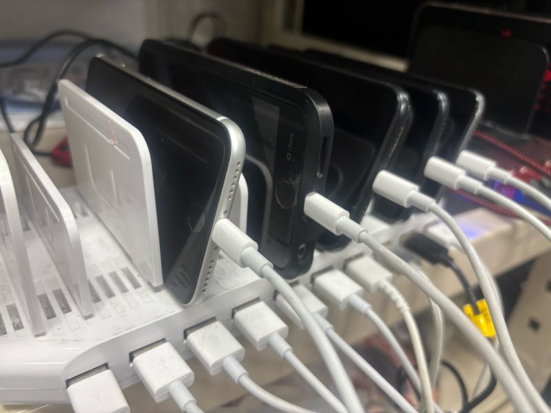スマートフォンのデータ消去作業（株式会社HAKU）