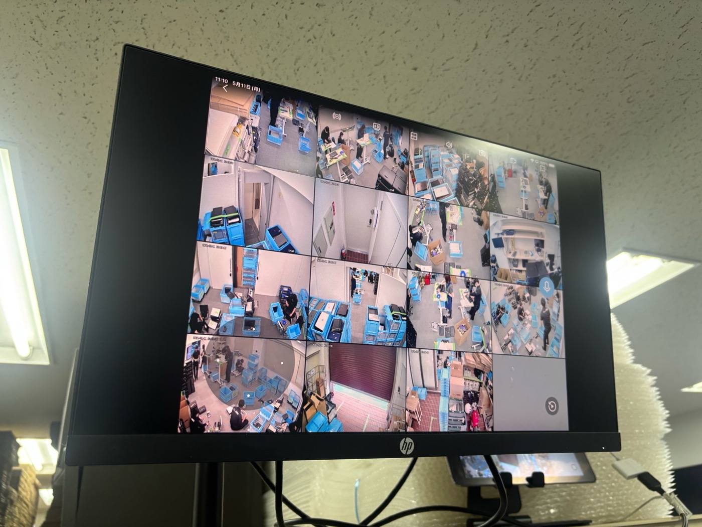 監視カメラ映像モニター（15台分）