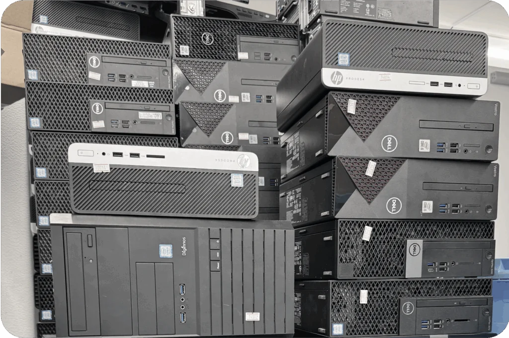 HDD物理破壊の作業風景